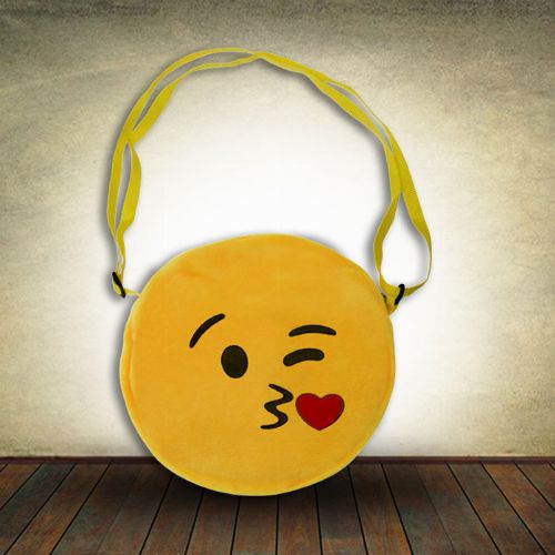 16.5cm DIA Emoji Bag - Blowing a Kiss