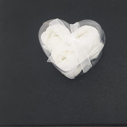 SOAP ROSE BUDS 3 PCS IN HEART PVC WHITE