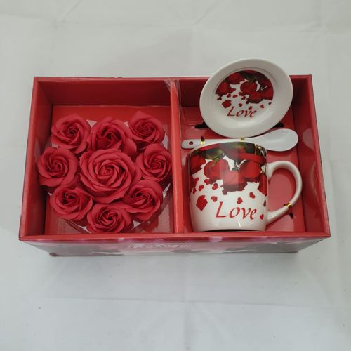 GIFT PACK LOVE MUG W/SAUCER/SPOON & ROSES